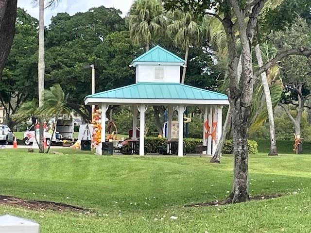 合同活跃: $680,000 (3 贝兹, 2 浴室, 1797 平方英尺)