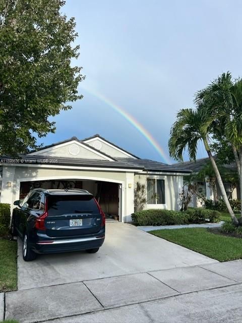 合同活跃: $680,000 (3 贝兹, 2 浴室, 1797 平方英尺)