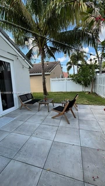 合同活跃: $680,000 (3 贝兹, 2 浴室, 1797 平方英尺)