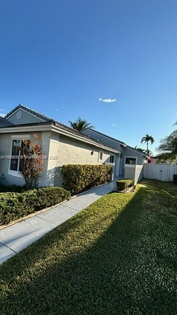 合同活跃: $680,000 (3 贝兹, 2 浴室, 1797 平方英尺)