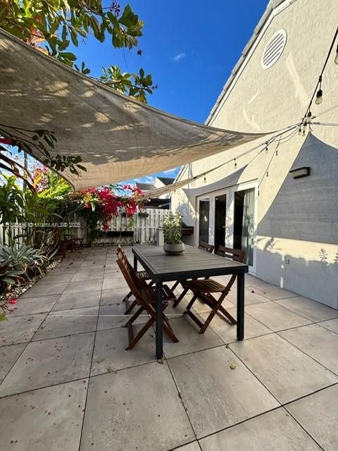 合同活跃: $680,000 (3 贝兹, 2 浴室, 1797 平方英尺)