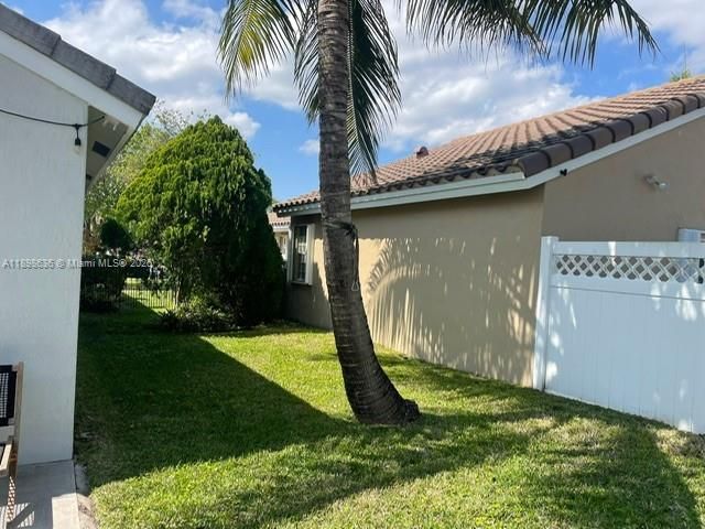 合同活跃: $680,000 (3 贝兹, 2 浴室, 1797 平方英尺)