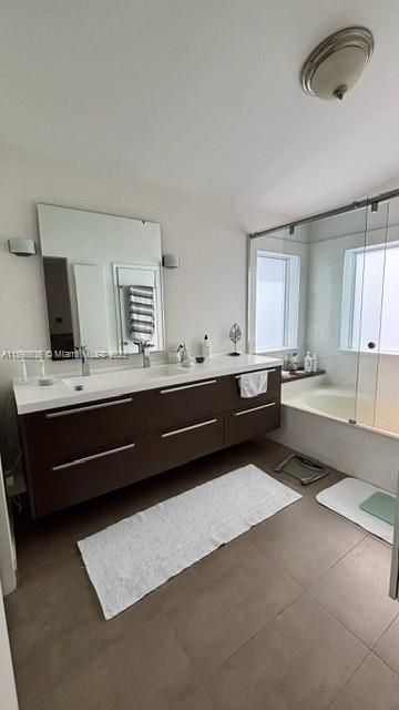 合同活跃: $680,000 (3 贝兹, 2 浴室, 1797 平方英尺)