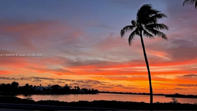 合同活跃: $680,000 (3 贝兹, 2 浴室, 1797 平方英尺)