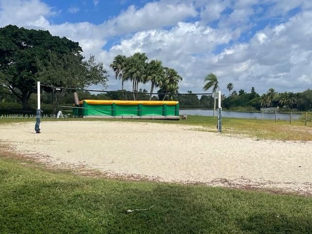 合同活跃: $680,000 (3 贝兹, 2 浴室, 1797 平方英尺)