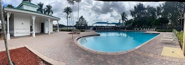 合同活跃: $680,000 (3 贝兹, 2 浴室, 1797 平方英尺)