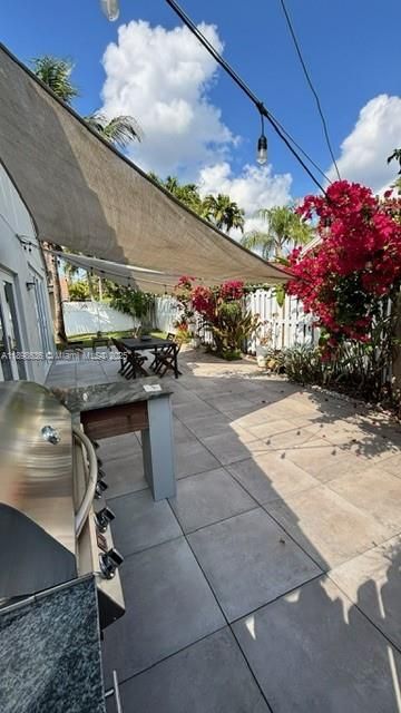 合同活跃: $680,000 (3 贝兹, 2 浴室, 1797 平方英尺)