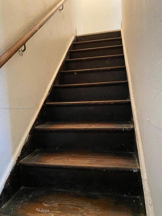 For Sale: $203,000 (2 beds, 1 baths, 760 Square Feet)