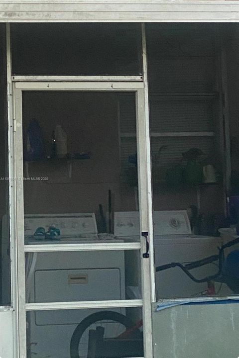 For Sale: $203,000 (2 beds, 1 baths, 760 Square Feet)