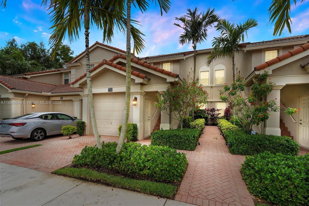 Active With Contract: $2,600 (3 beds, 2 baths, 1704 Square Feet)