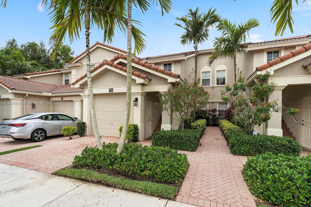 Active With Contract: $2,600 (3 beds, 2 baths, 1704 Square Feet)