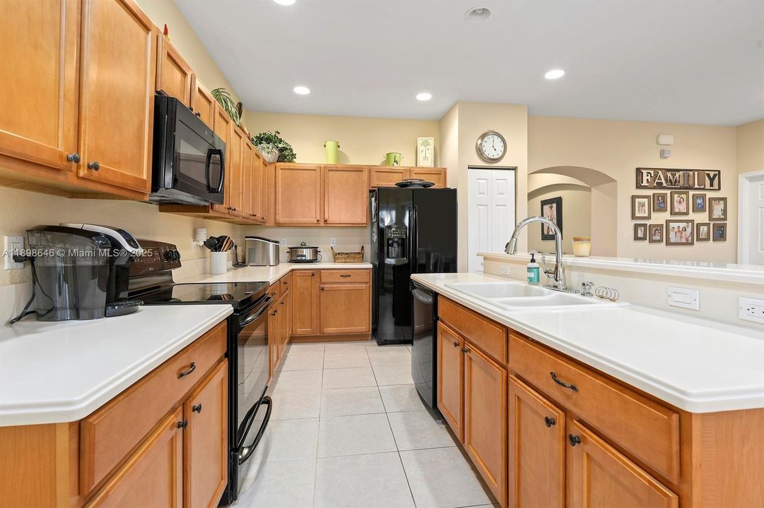 Active With Contract: $2,600 (3 beds, 2 baths, 1704 Square Feet)