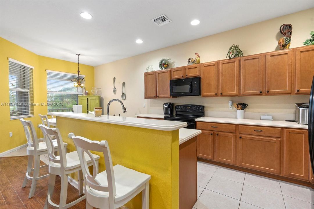Active With Contract: $2,600 (3 beds, 2 baths, 1704 Square Feet)