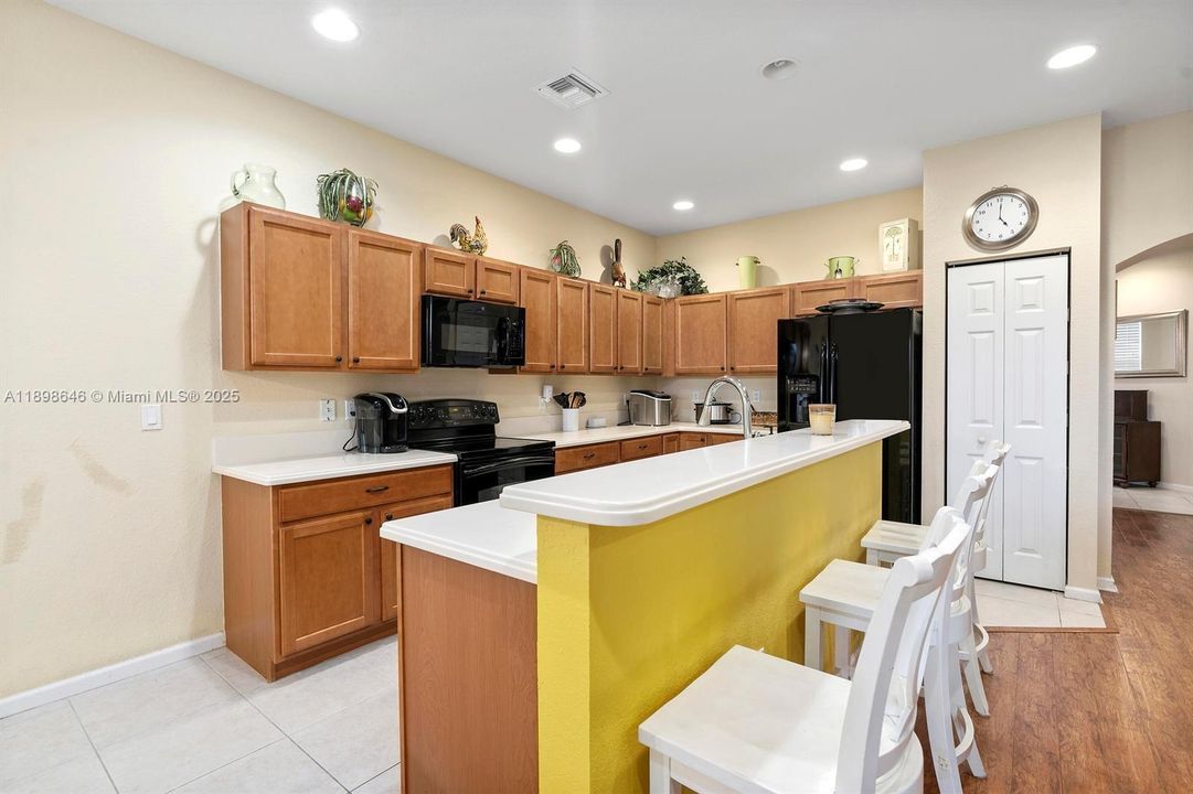 Active With Contract: $2,600 (3 beds, 2 baths, 1704 Square Feet)