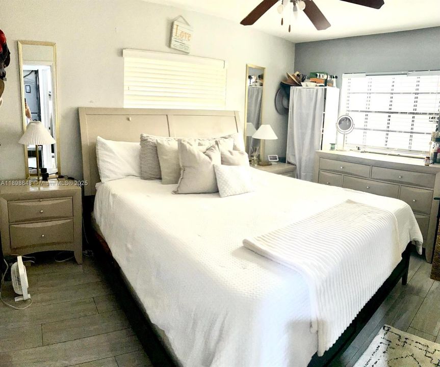 For Sale: $565,000 (3 beds, 1 baths, 1058 Square Feet)