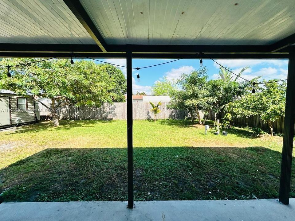 For Sale: $565,000 (3 beds, 1 baths, 1058 Square Feet)