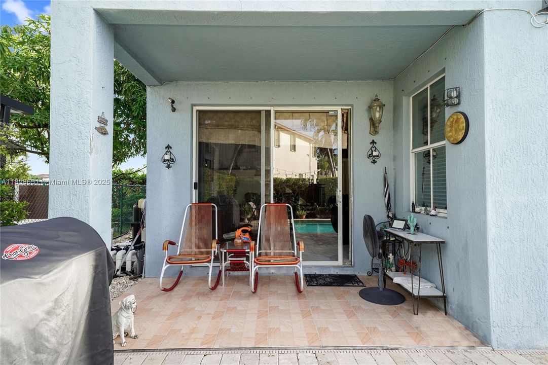 待售: $999,990 (4 贝兹, 2 浴室, 2372 平方英尺)