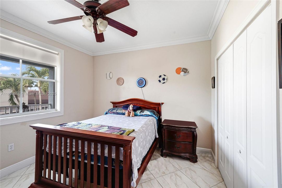 待售: $999,990 (4 贝兹, 2 浴室, 2372 平方英尺)