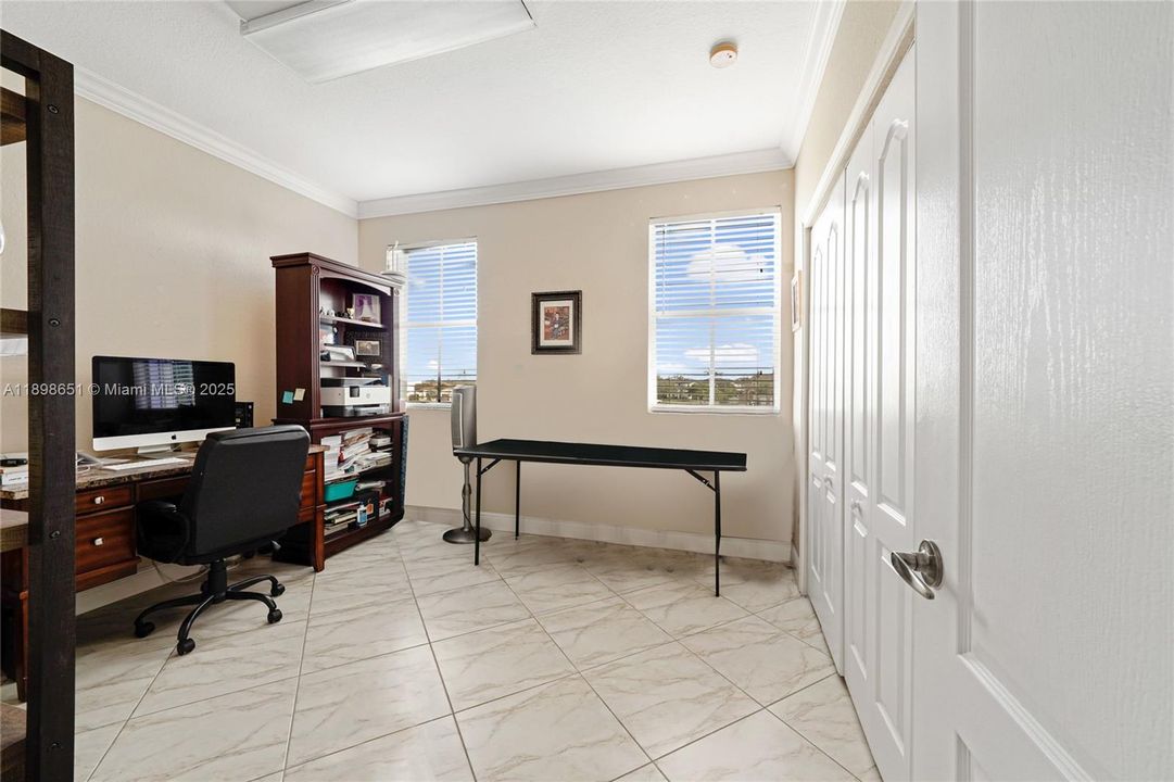 待售: $999,990 (4 贝兹, 2 浴室, 2372 平方英尺)