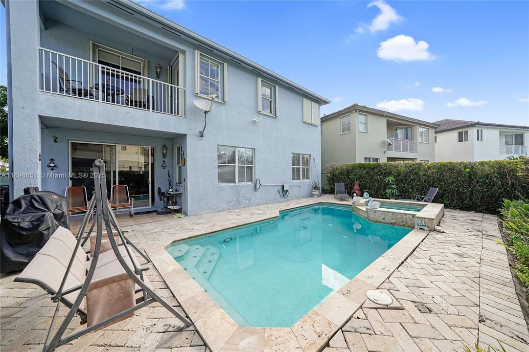 待售: $999,990 (4 贝兹, 2 浴室, 2372 平方英尺)