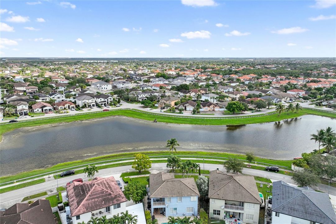 待售: $999,990 (4 贝兹, 2 浴室, 2372 平方英尺)