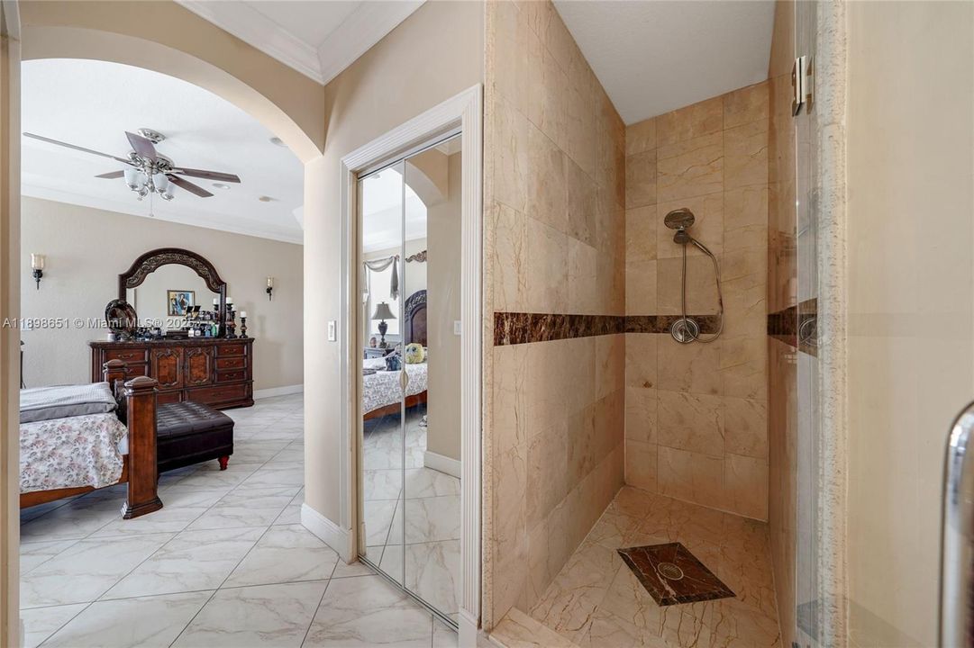 待售: $999,990 (4 贝兹, 2 浴室, 2372 平方英尺)