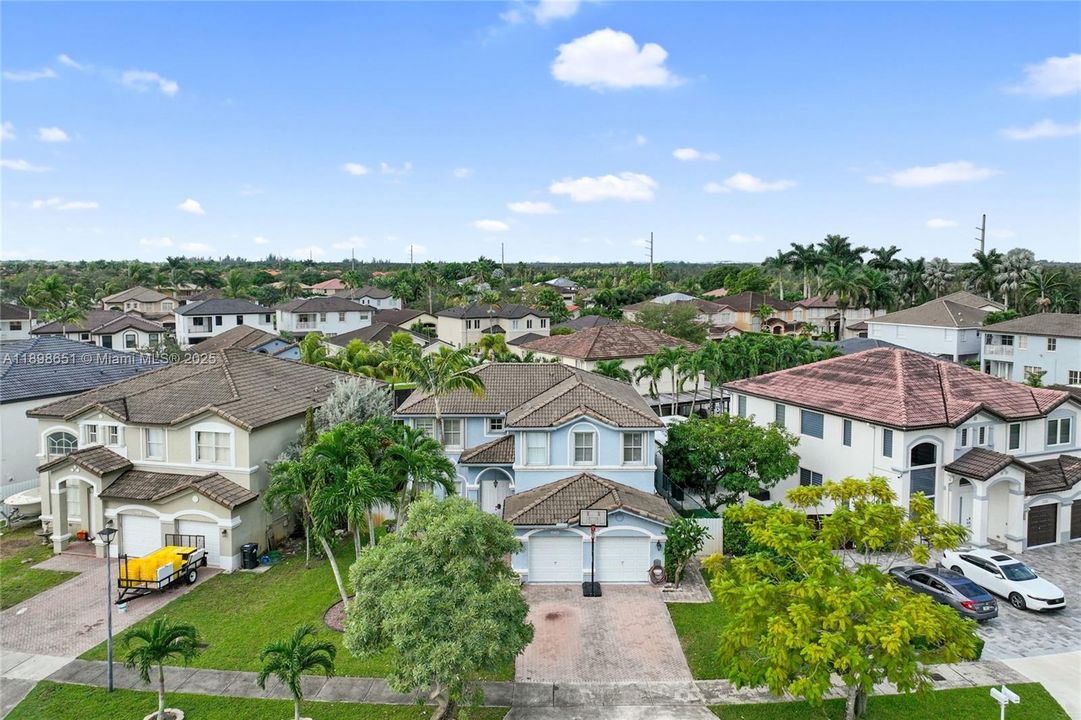 待售: $999,990 (4 贝兹, 2 浴室, 2372 平方英尺)