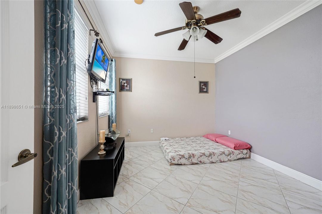 待售: $999,990 (4 贝兹, 2 浴室, 2372 平方英尺)