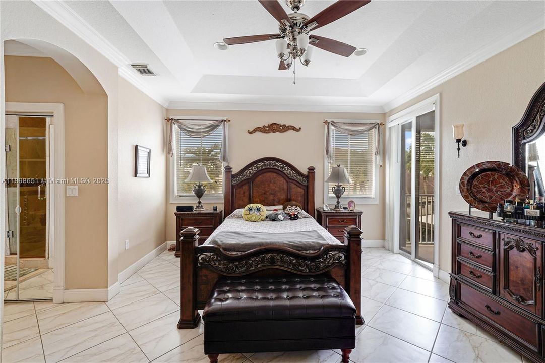 待售: $999,990 (4 贝兹, 2 浴室, 2372 平方英尺)