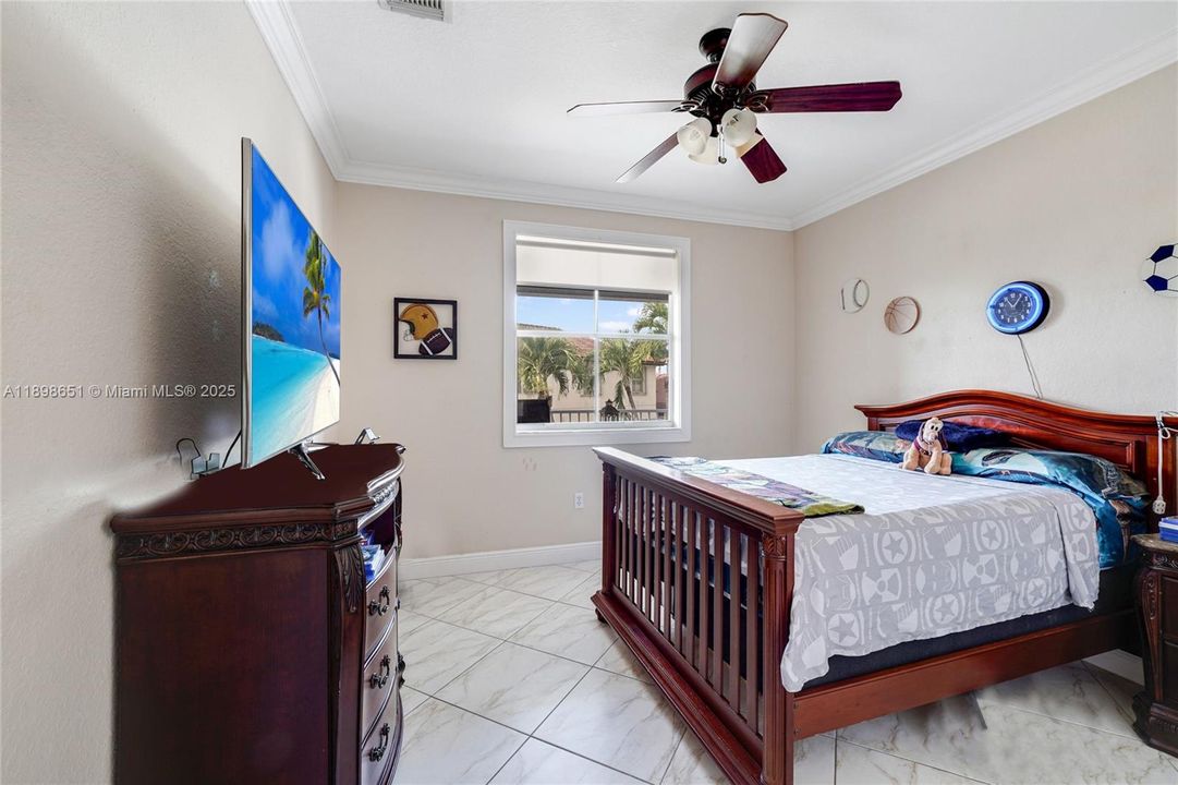 待售: $999,990 (4 贝兹, 2 浴室, 2372 平方英尺)