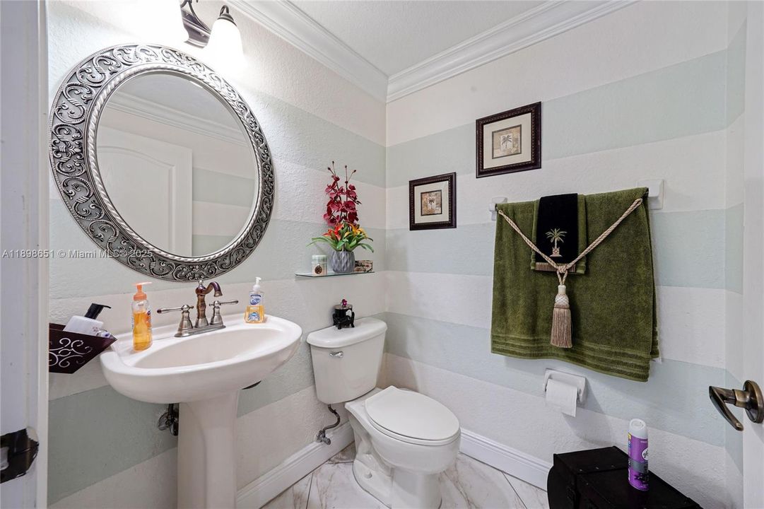 待售: $999,990 (4 贝兹, 2 浴室, 2372 平方英尺)