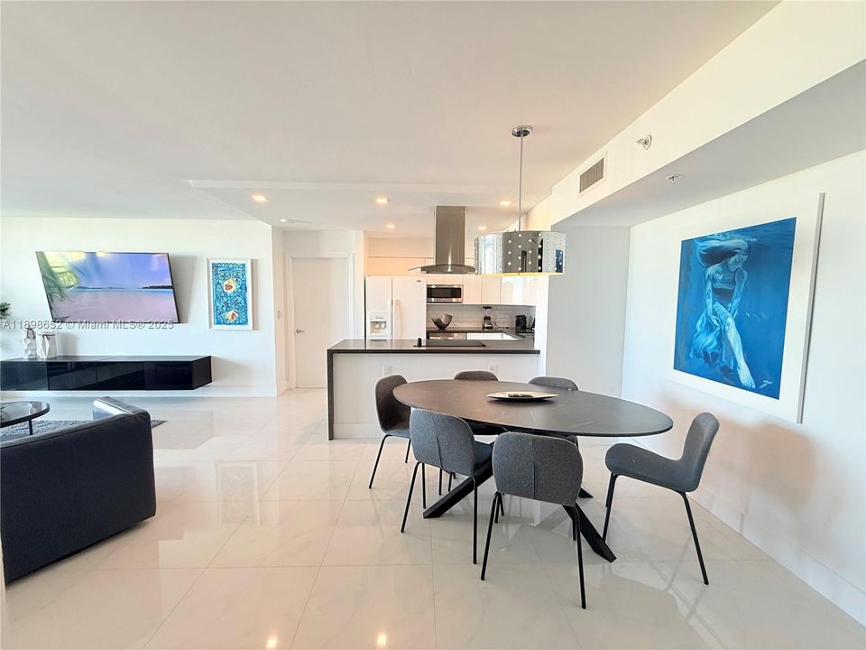 На продажу: $1,250,000 (2 спален, 2 ванн, 1080 Квадратных фут)