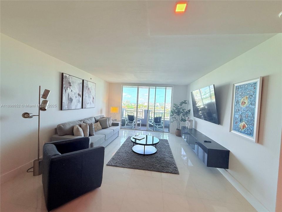 На продажу: $1,250,000 (2 спален, 2 ванн, 1080 Квадратных фут)