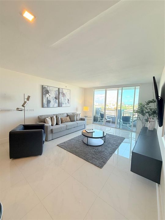 На продажу: $1,250,000 (2 спален, 2 ванн, 1080 Квадратных фут)