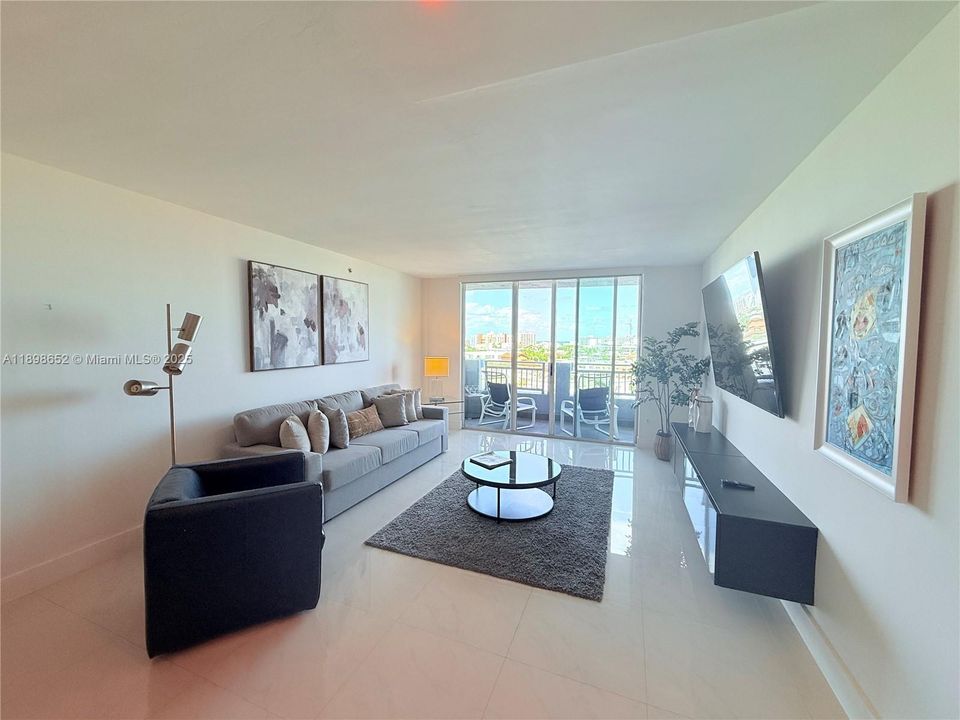 На продажу: $1,250,000 (2 спален, 2 ванн, 1080 Квадратных фут)