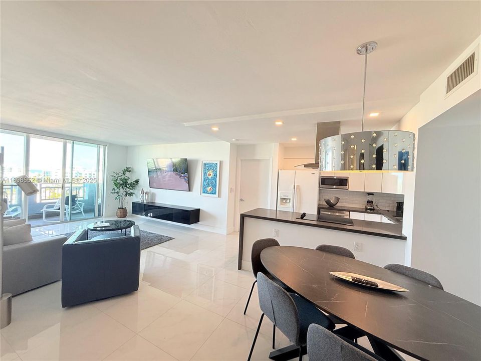 На продажу: $1,250,000 (2 спален, 2 ванн, 1080 Квадратных фут)