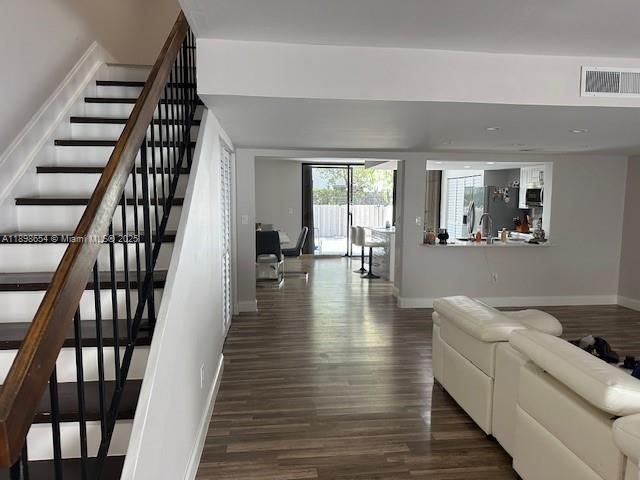 Active With Contract: $3,600 (3 beds, 2 baths, 2070 Square Feet)