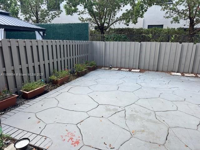 Active With Contract: $3,600 (3 beds, 2 baths, 2070 Square Feet)