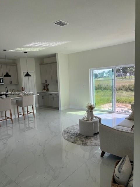 Recently Rented: $2,450 (3 beds, 2 baths, 0 Square Feet)