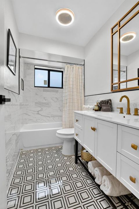 合同活跃: $525,000 (2 贝兹, 2 浴室, 1438 平方英尺)