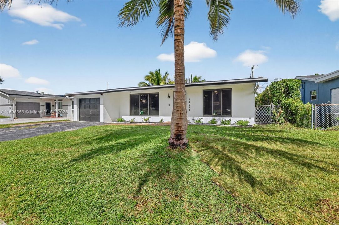 合同活跃: $525,000 (2 贝兹, 2 浴室, 1438 平方英尺)