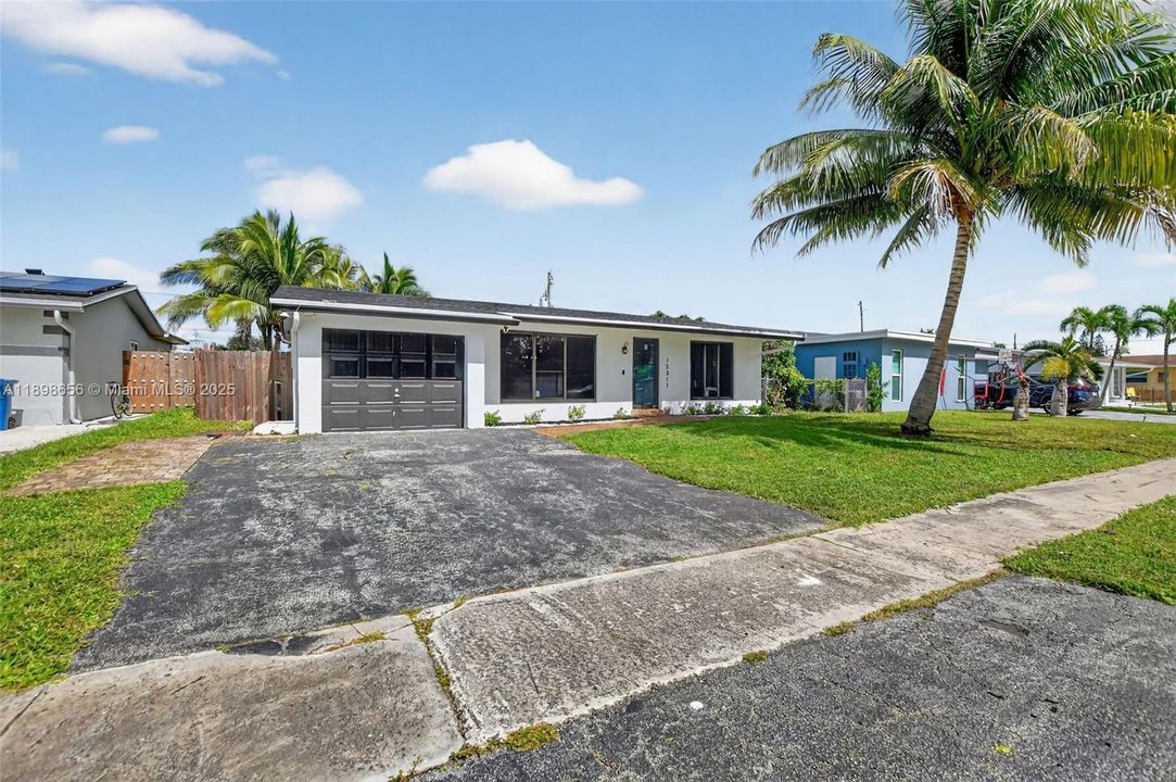 合同活跃: $525,000 (2 贝兹, 2 浴室, 1438 平方英尺)