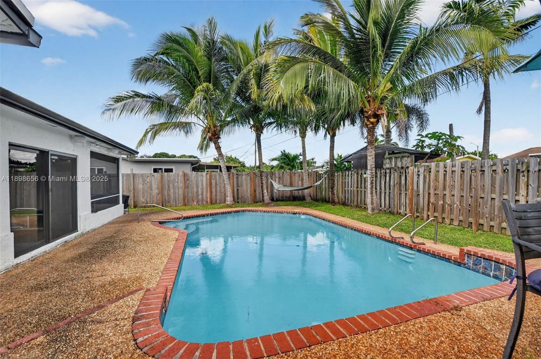 合同活跃: $525,000 (2 贝兹, 2 浴室, 1438 平方英尺)