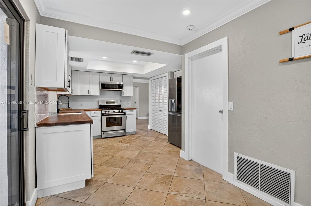 合同活跃: $525,000 (2 贝兹, 2 浴室, 1438 平方英尺)