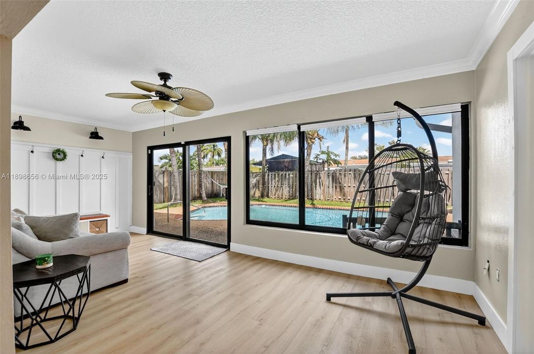 合同活跃: $525,000 (2 贝兹, 2 浴室, 1438 平方英尺)