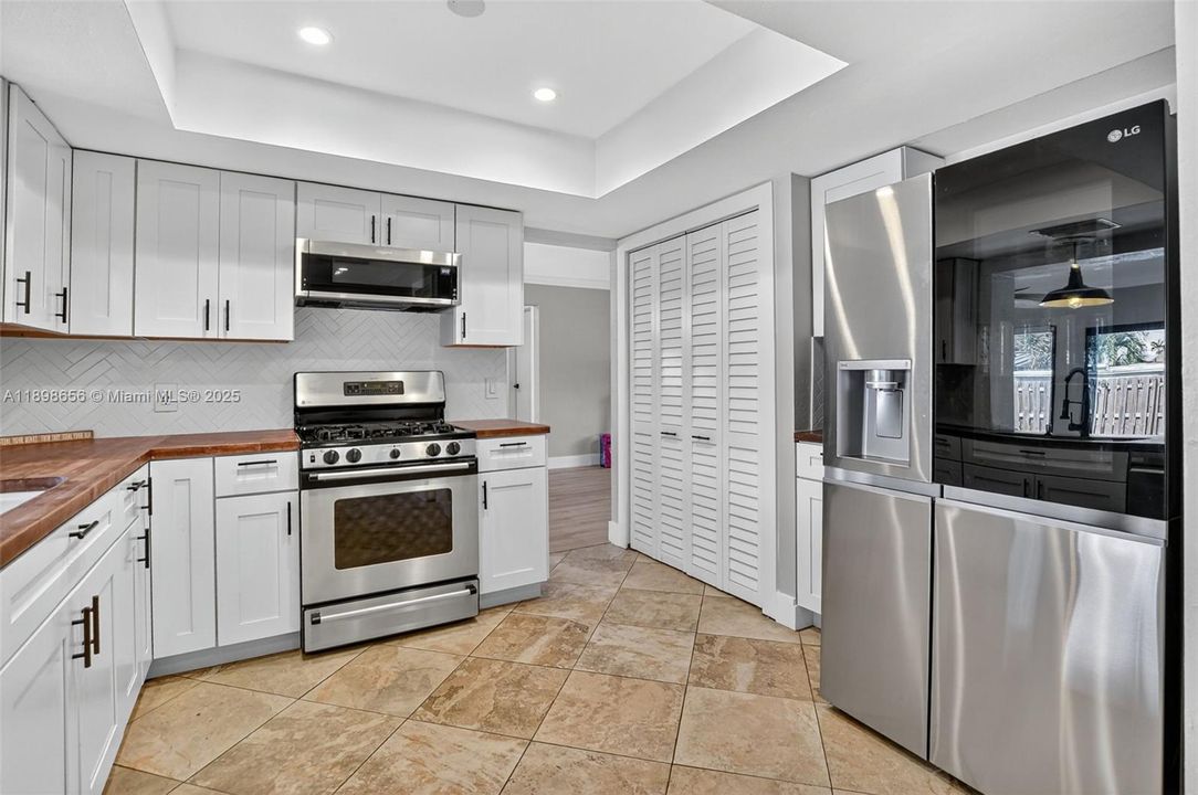 合同活跃: $525,000 (2 贝兹, 2 浴室, 1438 平方英尺)