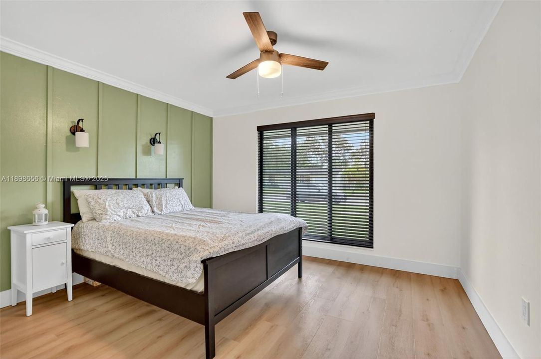 合同活跃: $525,000 (2 贝兹, 2 浴室, 1438 平方英尺)