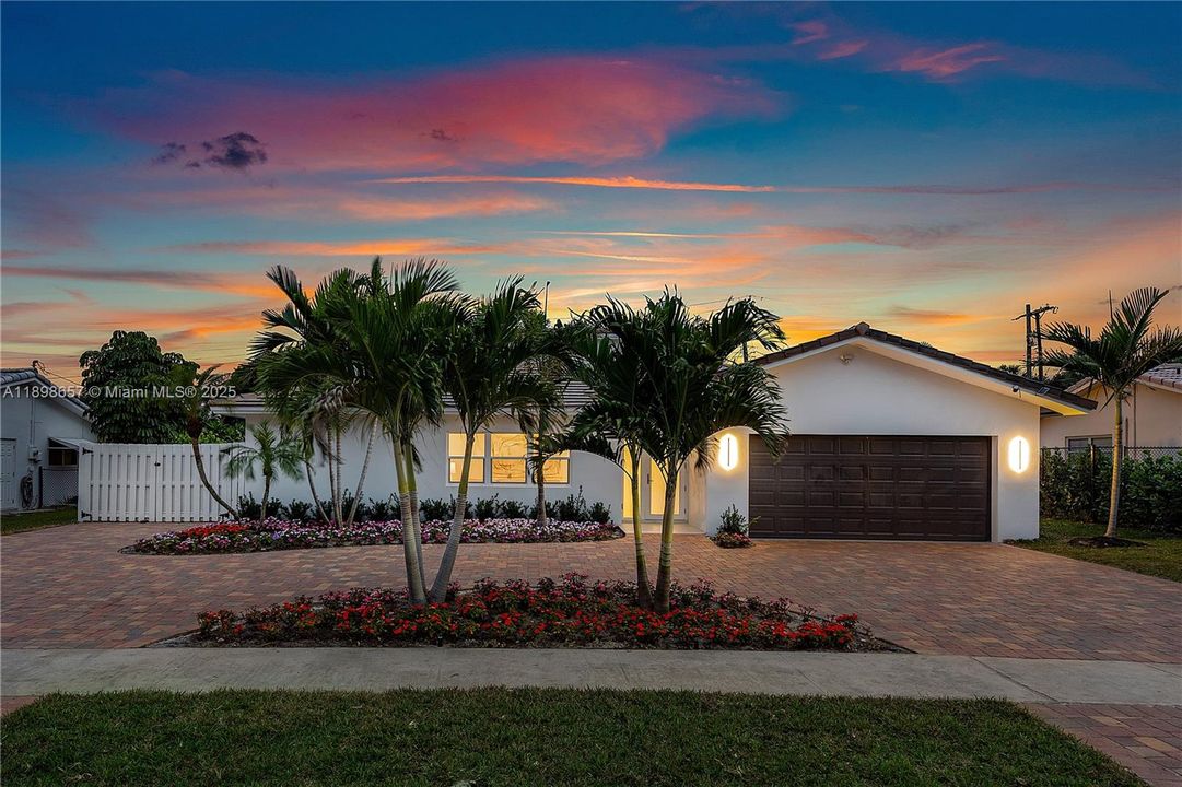 Недавно продано: $1,895,000 (4 спален, 3 ванн, 2771 Квадратных фут)