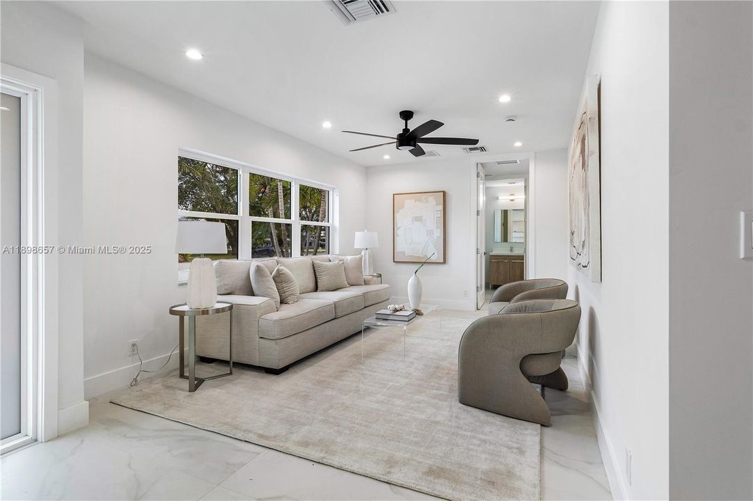 Недавно продано: $1,895,000 (4 спален, 3 ванн, 2771 Квадратных фут)