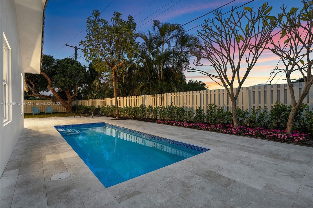 Недавно продано: $1,895,000 (4 спален, 3 ванн, 2771 Квадратных фут)